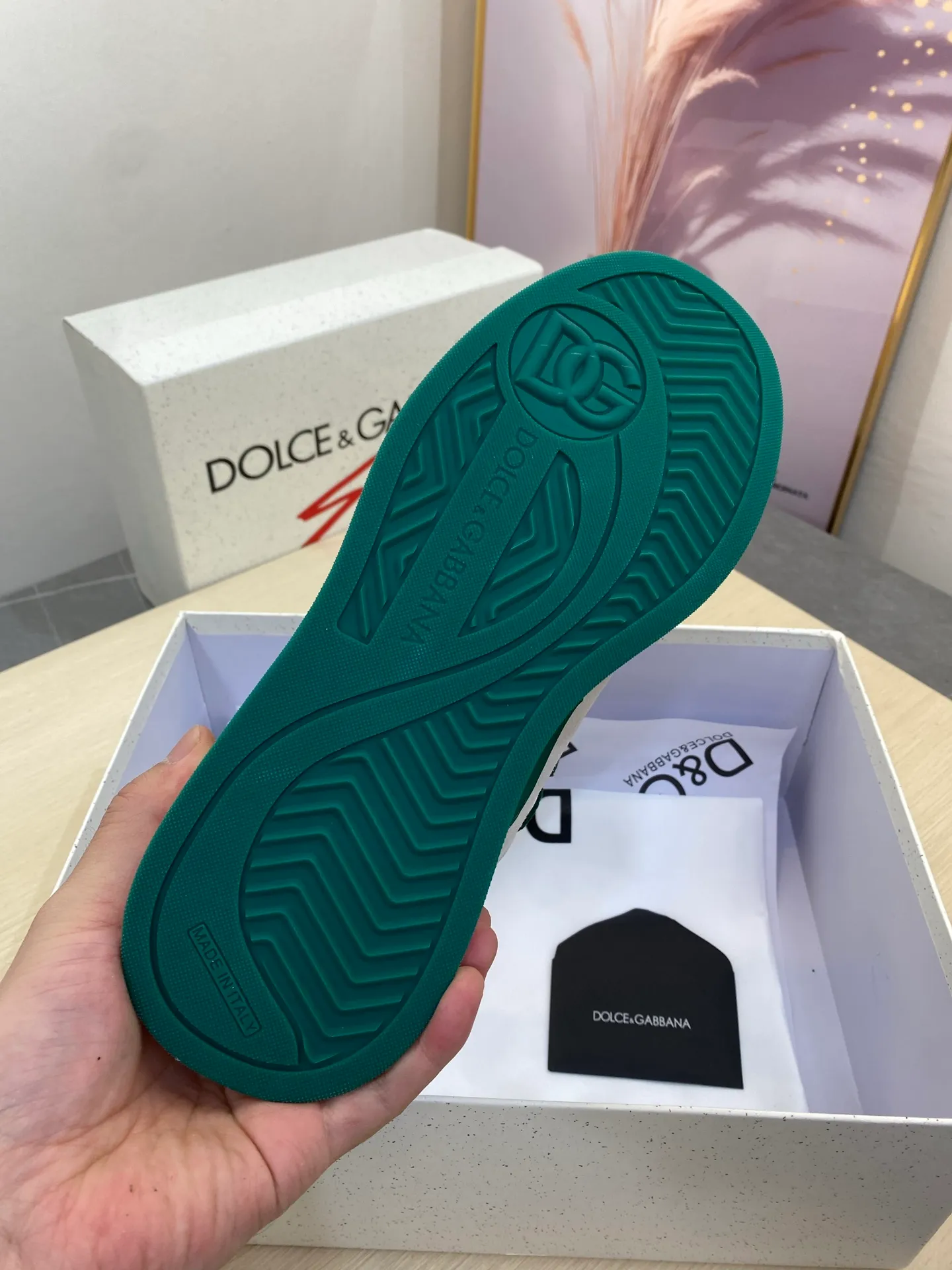 P740••New arrivals••Dolce&Gabbana••DG✔️High-end men's sports•casual shoes. Original goods from top counters. Original imported cowhide, multi-material splicing design ➕Imported cowhide lining, cowhide feet ➕Original TPR elastic outsole.  Size: 39-44 (38, 45 customized)